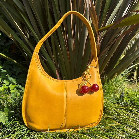 Vintage Coach Ergo Pocket Zip 9033 in Yellow - Picture 1 of 9